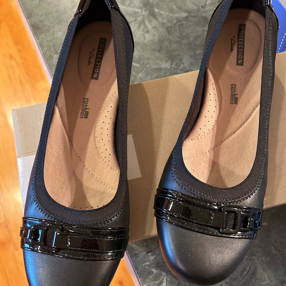 Clark’s Kinzi Black Flats Size 7M